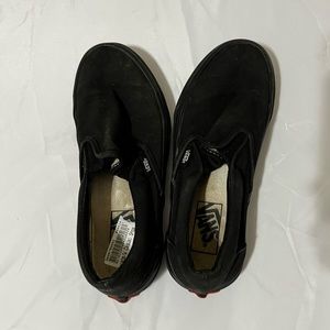 Unisex all black vans ( size - 6.0 in men’s size - 7.5 in women )
